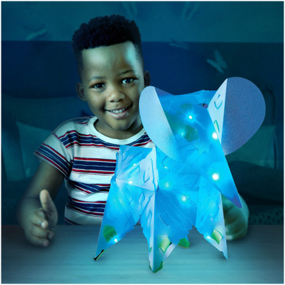888001 2 Moonlight Elephant Safari includes 40 Creatto pieces, a string of 20 LED lights, and assembly instructions to build an elephant, kangaroo, safari lantern, and fox, but the possibilities are limited only by your imagination! What will you create?