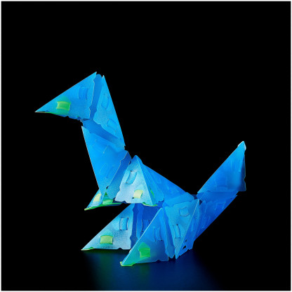 888001 5 Moonlight Elephant Safari includes 40 Creatto pieces, a string of 20 LED lights, and assembly instructions to build an elephant, kangaroo, safari lantern, and fox, but the possibilities are limited only by your imagination! What will you create?